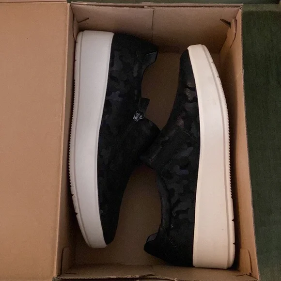 Clarks Layton Step slip-on shoes - Picture 8 of 9